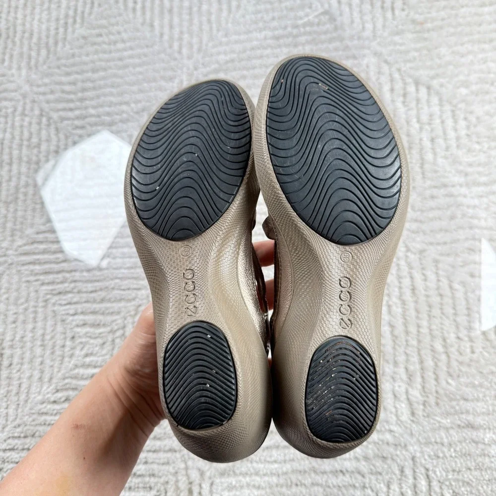 Ecco these wedge